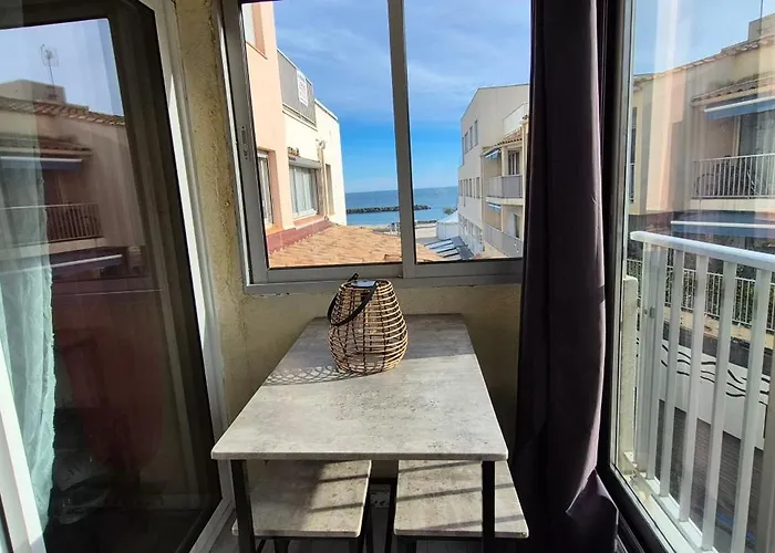 Capri Bali C51, T4 Bien Equipe, Clim, Parking Petite Vue Apartment Agde