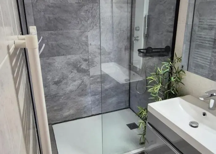 Capri Bali C51, T4 Bien Equipe, Clim, Parking Petite Vue Apartment Agde